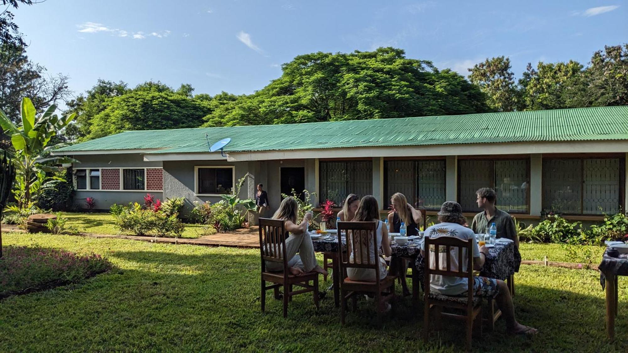 莫希Walk With Us Africa住宿加早餐旅馆 外观 照片